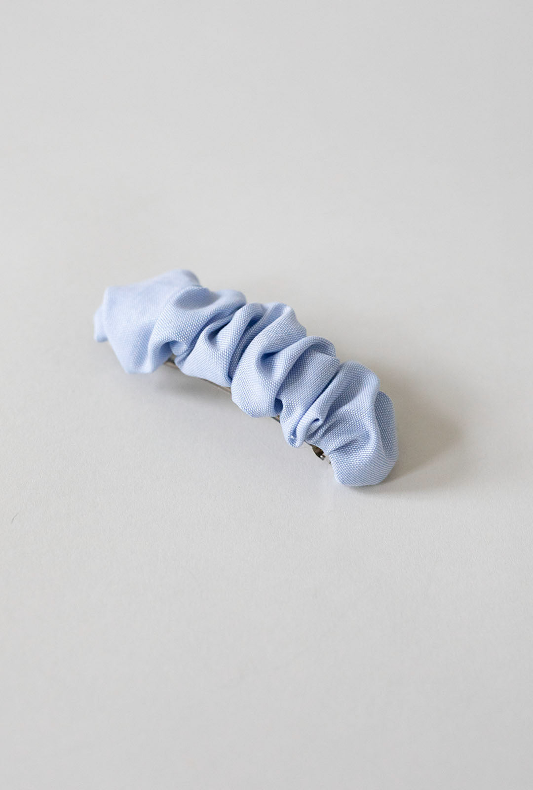 HELSINKI ATELIER RUFFLED HAIR CLIP DENIM