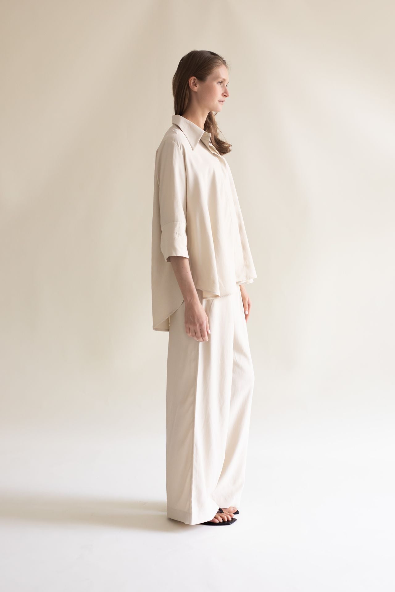 CLASSIC SHIRT W/ TWIST SAND