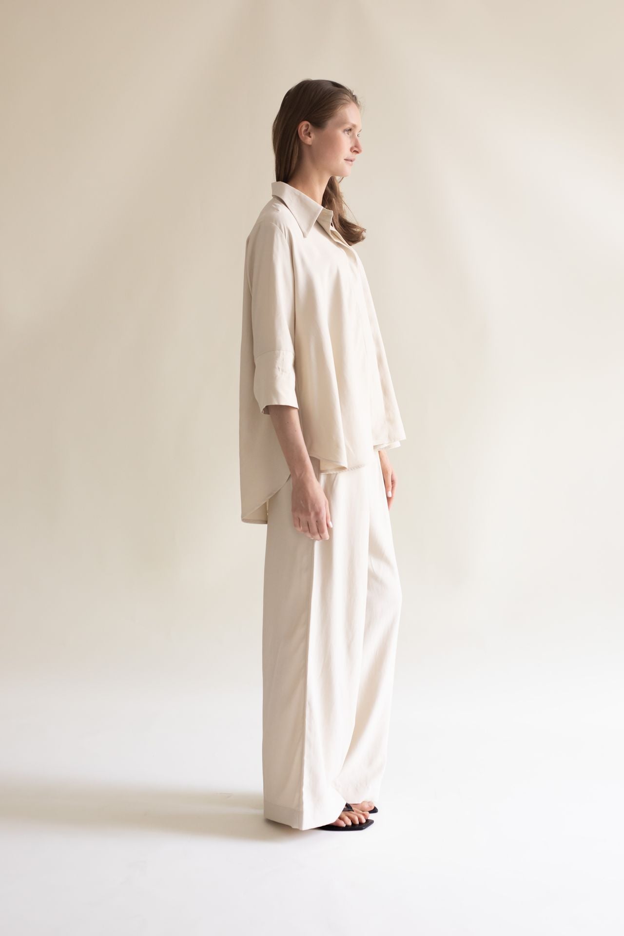 CLASSIC SHIRT W/ TWIST SAND