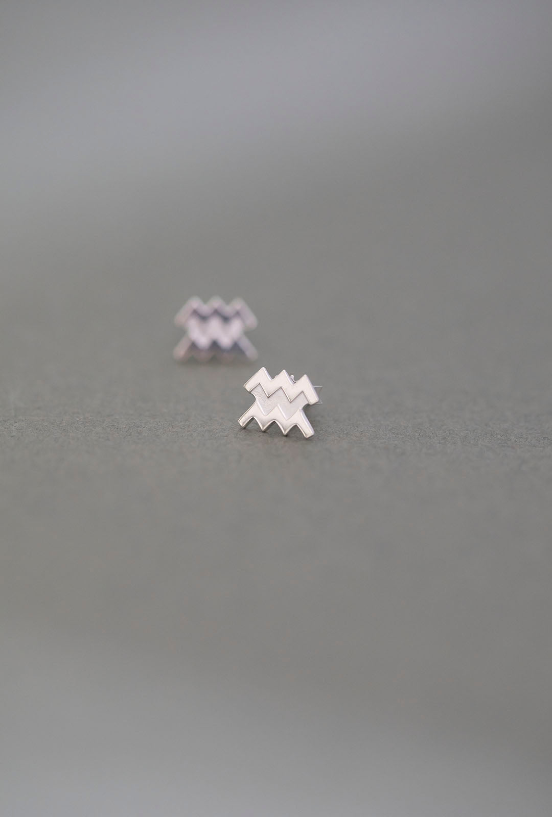 ZODIAC STUD EARRINGS AQUARIUS SILVER