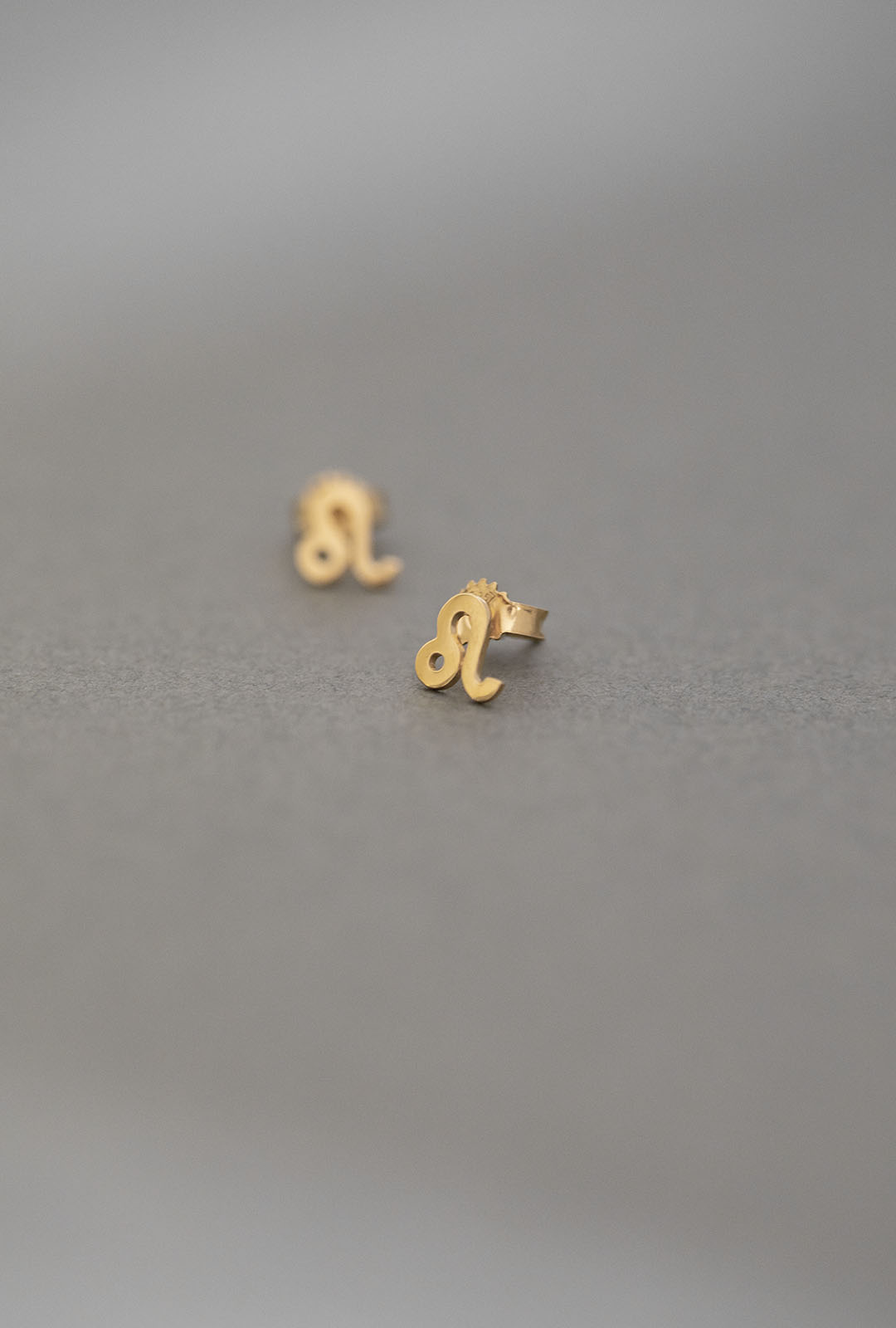 ZODIAC STUD EARRINGS LEO GOLD