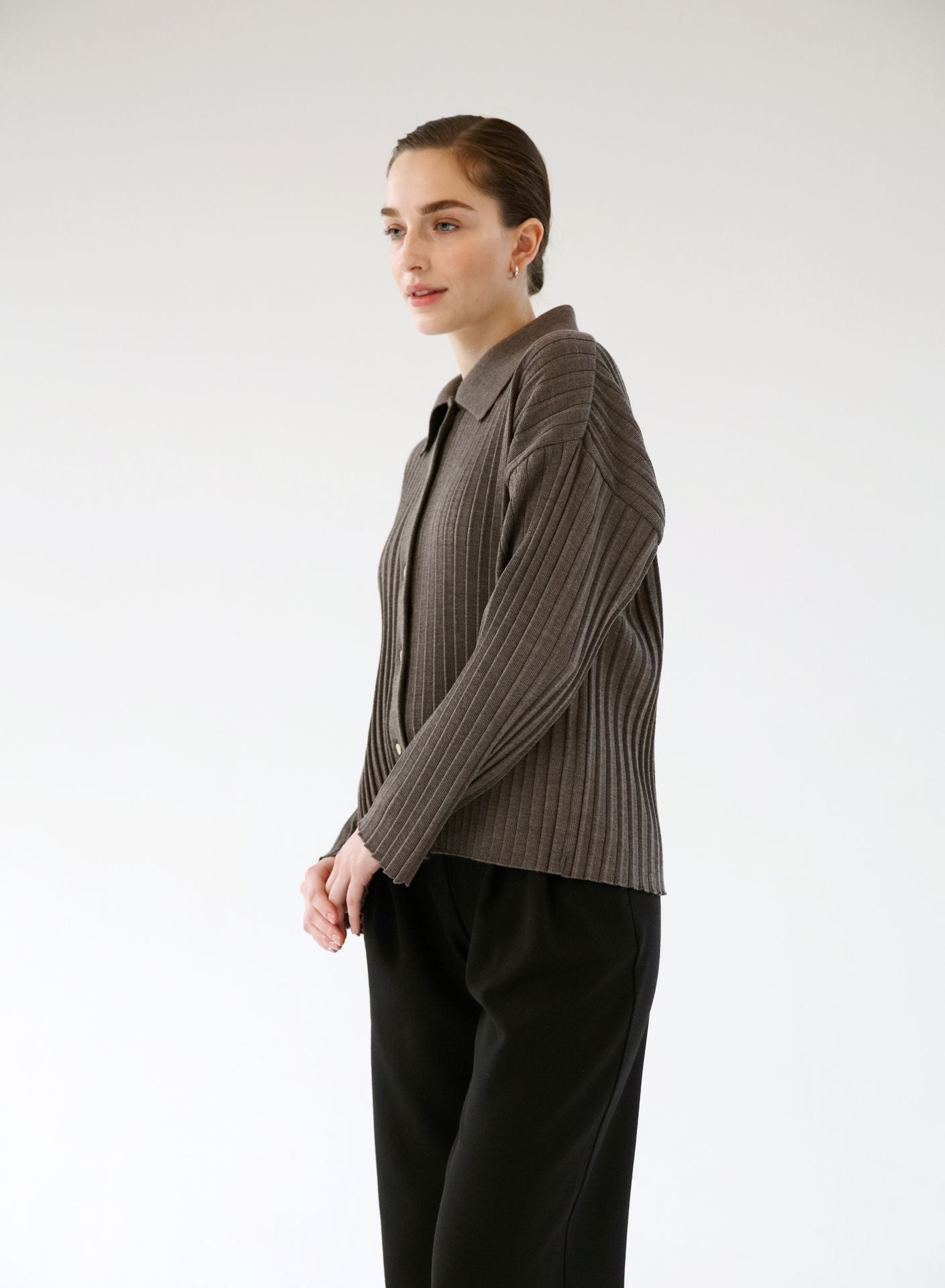 MERINO CARDIGAN PLEATED COFFEE