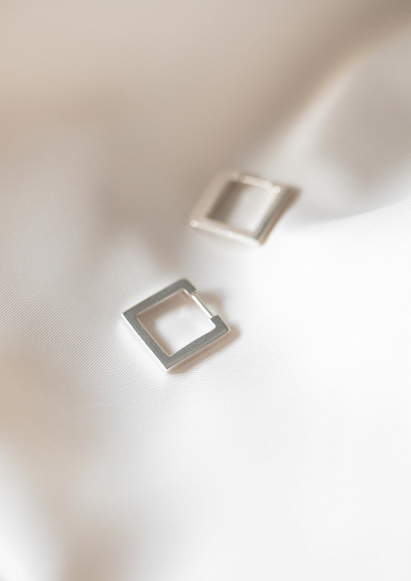 SQUARE HOOP SILVER