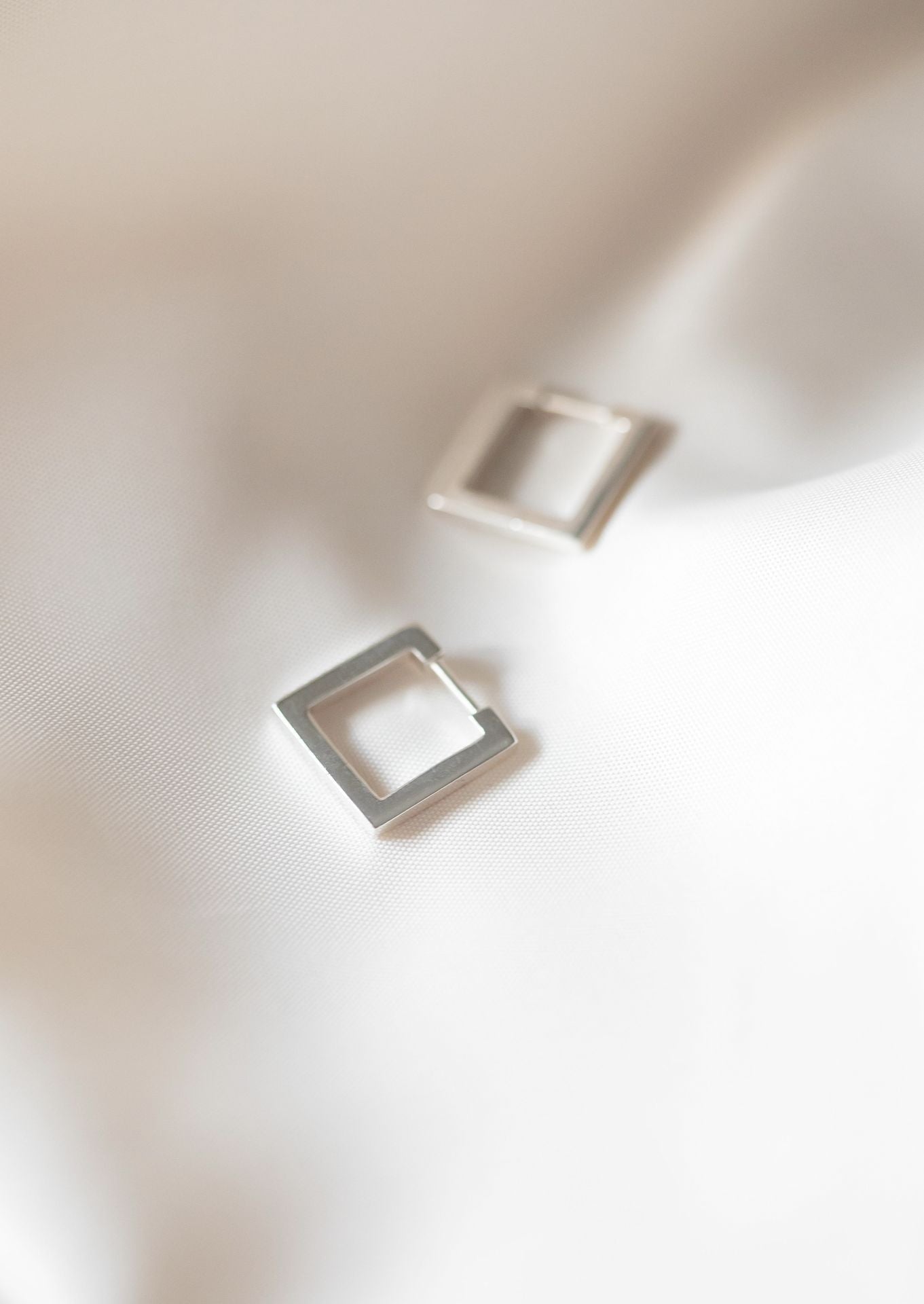 SQUARE HOOP SILVER
