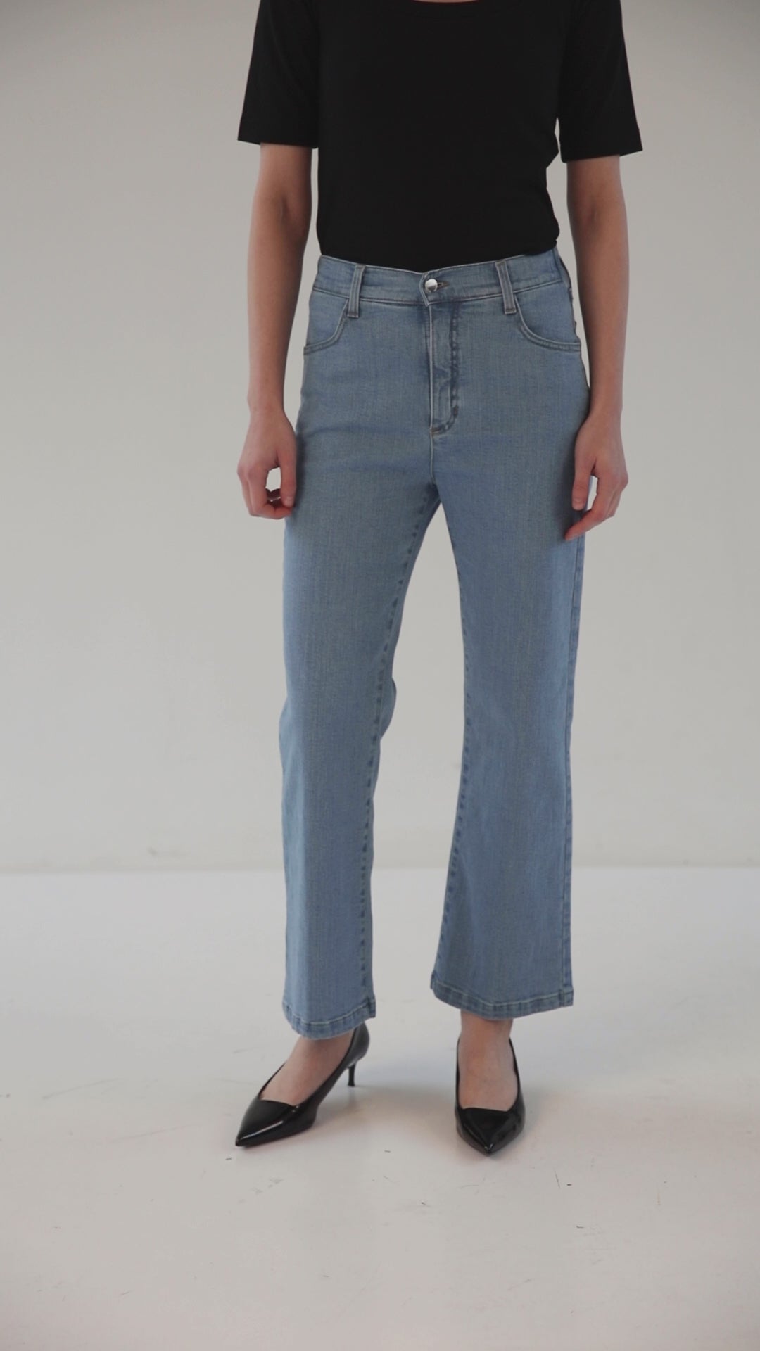 【HI FI FNK】Wave Curved Denim DENIM WIDE FADED BLUE – GAUHAR HELSINKI