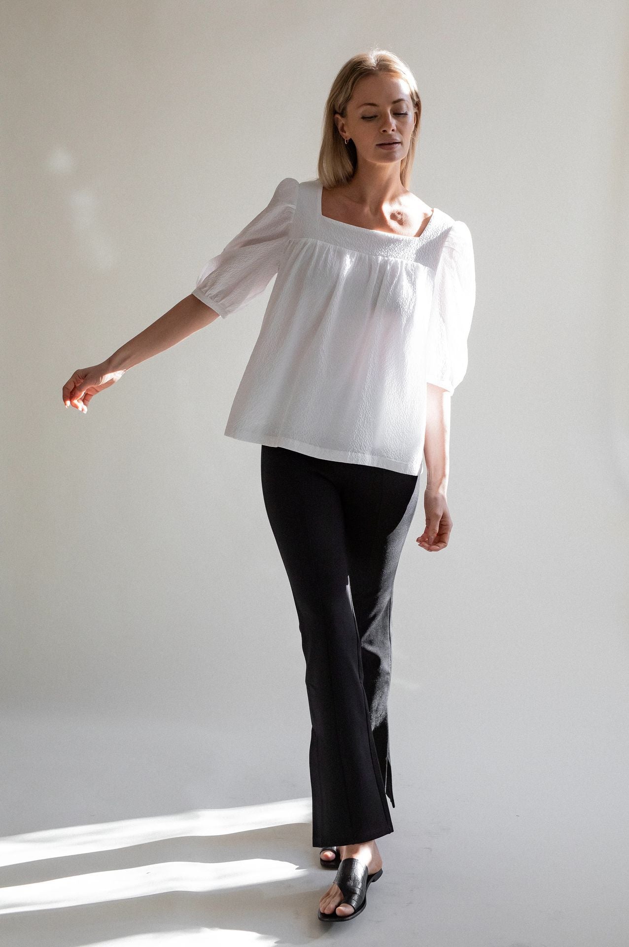 SQUARE NECKLINE TOP W/ PUFF SLEEVE IVORY