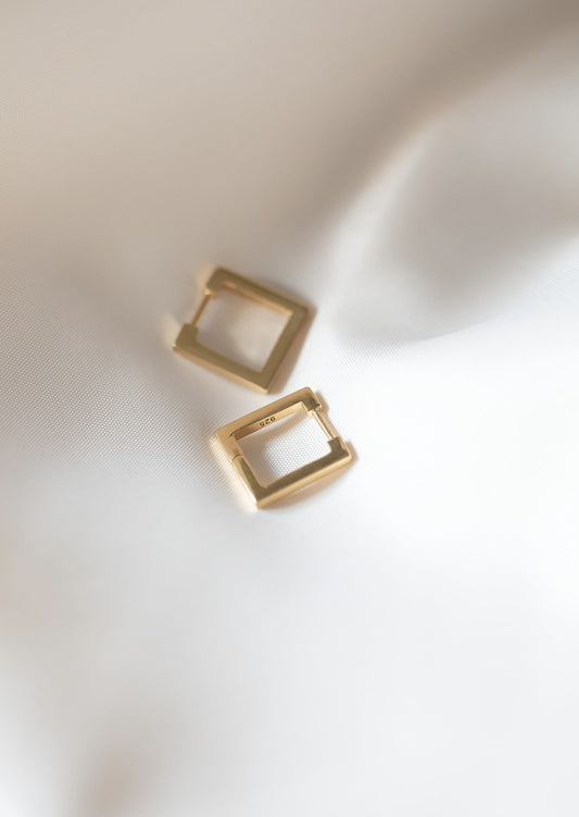 SQUARE HOOP GOLD